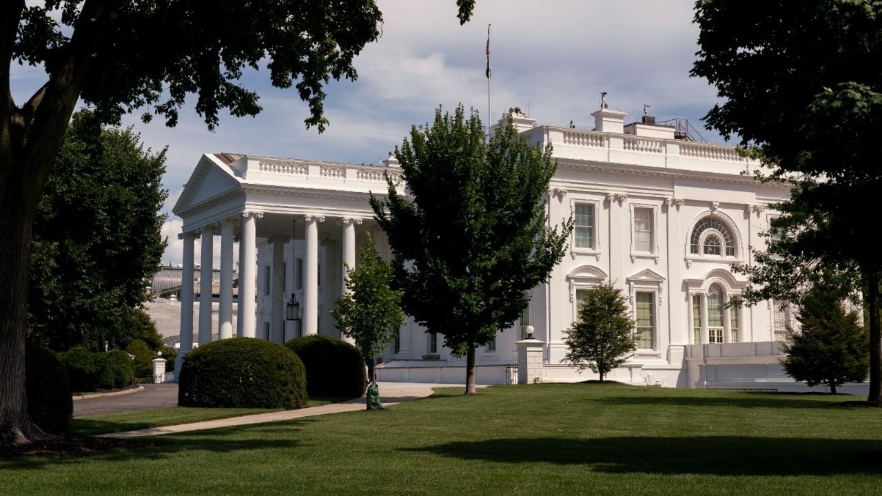 Casa Blanca prohíbe a empleados apostar sobre guerra con Irán